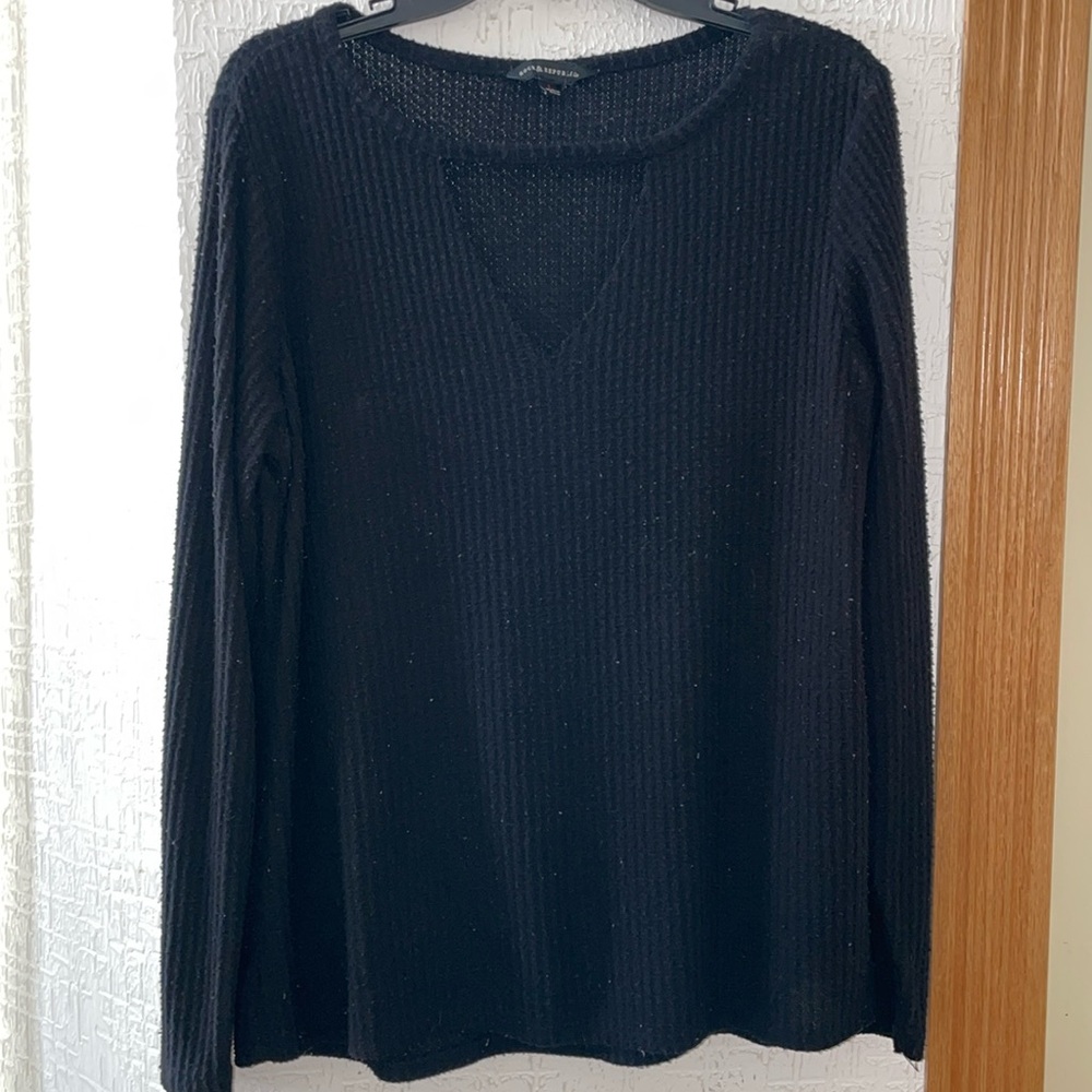 Rock & Republic | Women’s Long Sleeve Key Hole Black Top | Size L